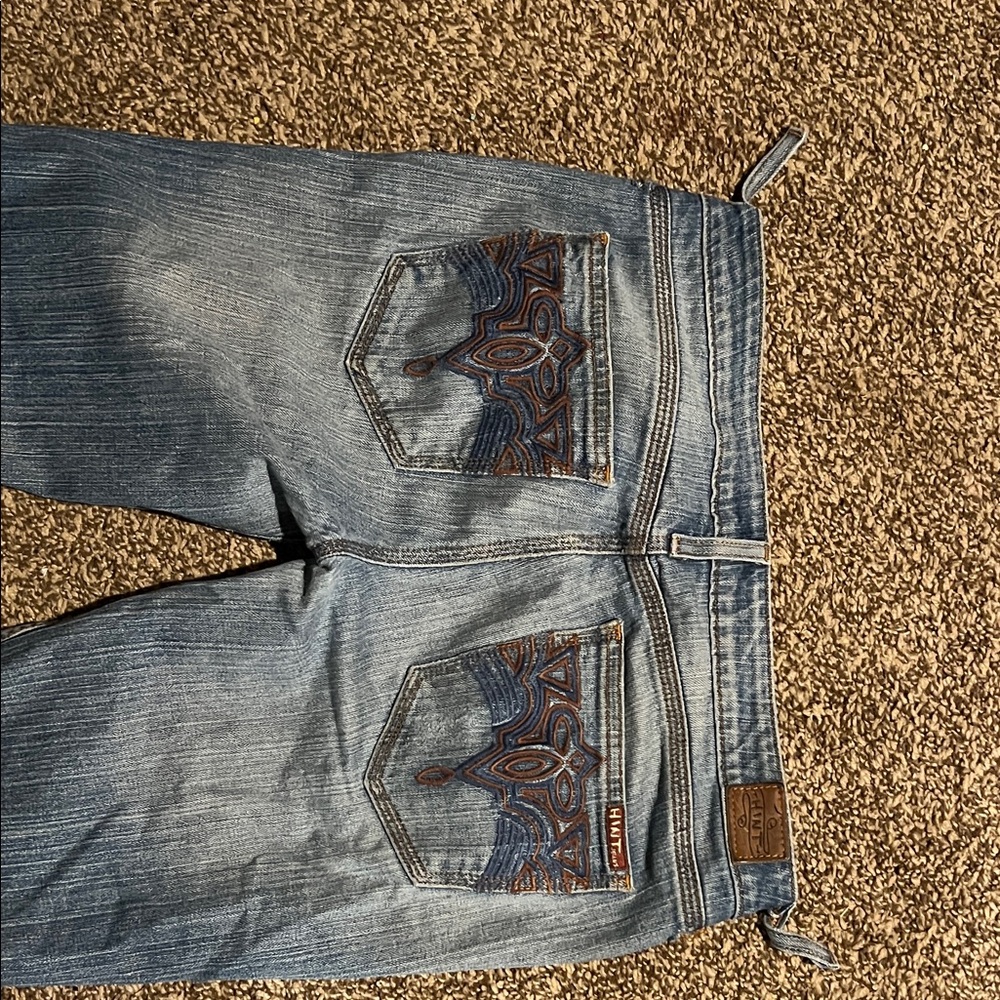 Women’s 2000s size 7 Light Blue Relaxed Jeans with Embroidered Pockets